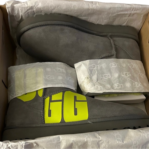 UGG Women’s Classic Gray Mini Chopd Boot - Picture 5 of 7